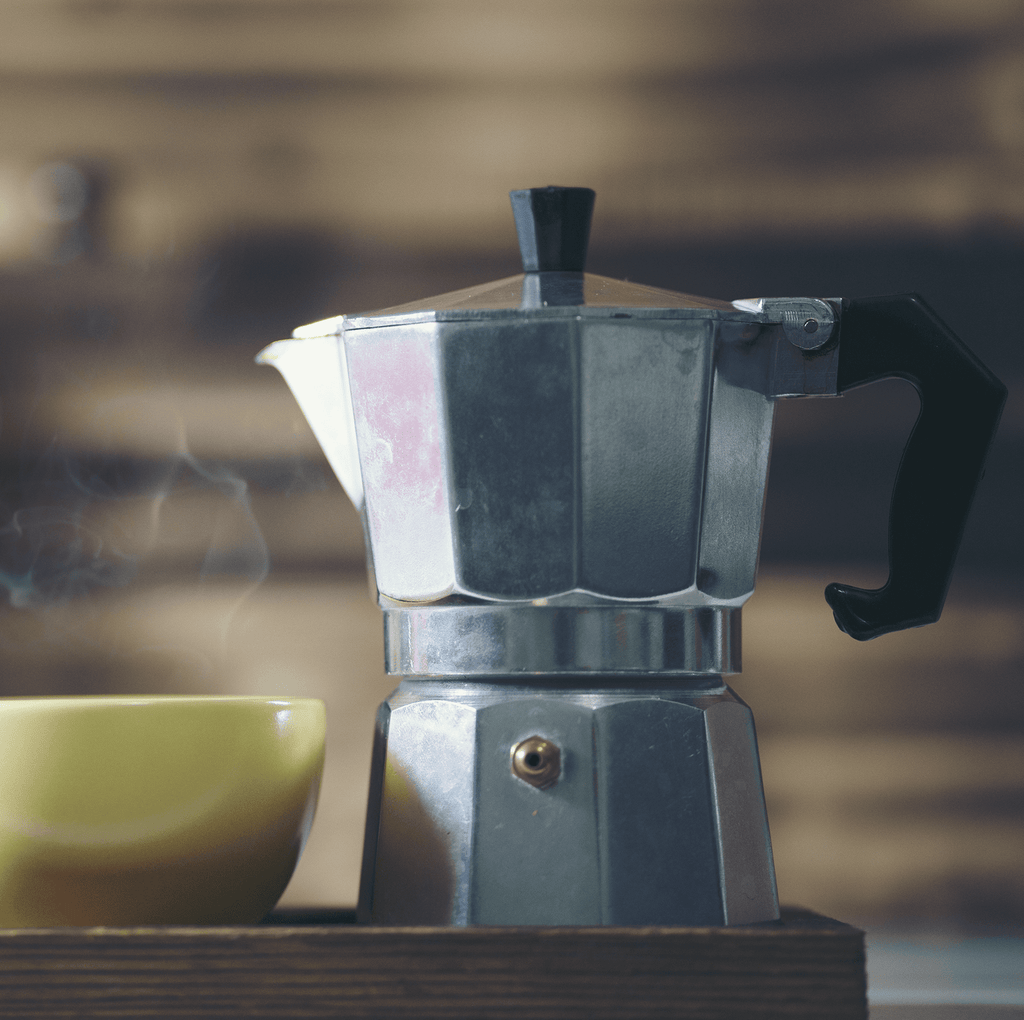 COFFEE IN A MOKA POT: SHOULD YOU PILE IT HIGH? – Manuel Caffé